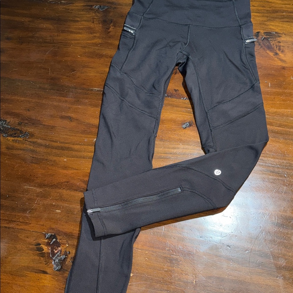 LULULEMON BLACK KEEP THE FLEECE TIGHT LEGGINGS🍋